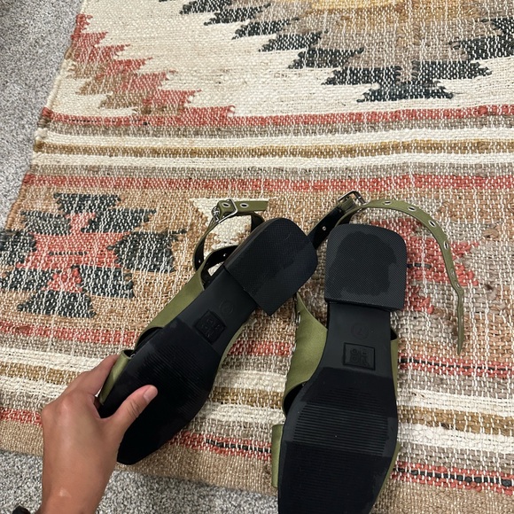 No Boundaries Green Grommet Sandals - Picture 7 of 12